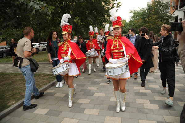 Флешмоб у здания суда во время вынесения приговора Ефремову