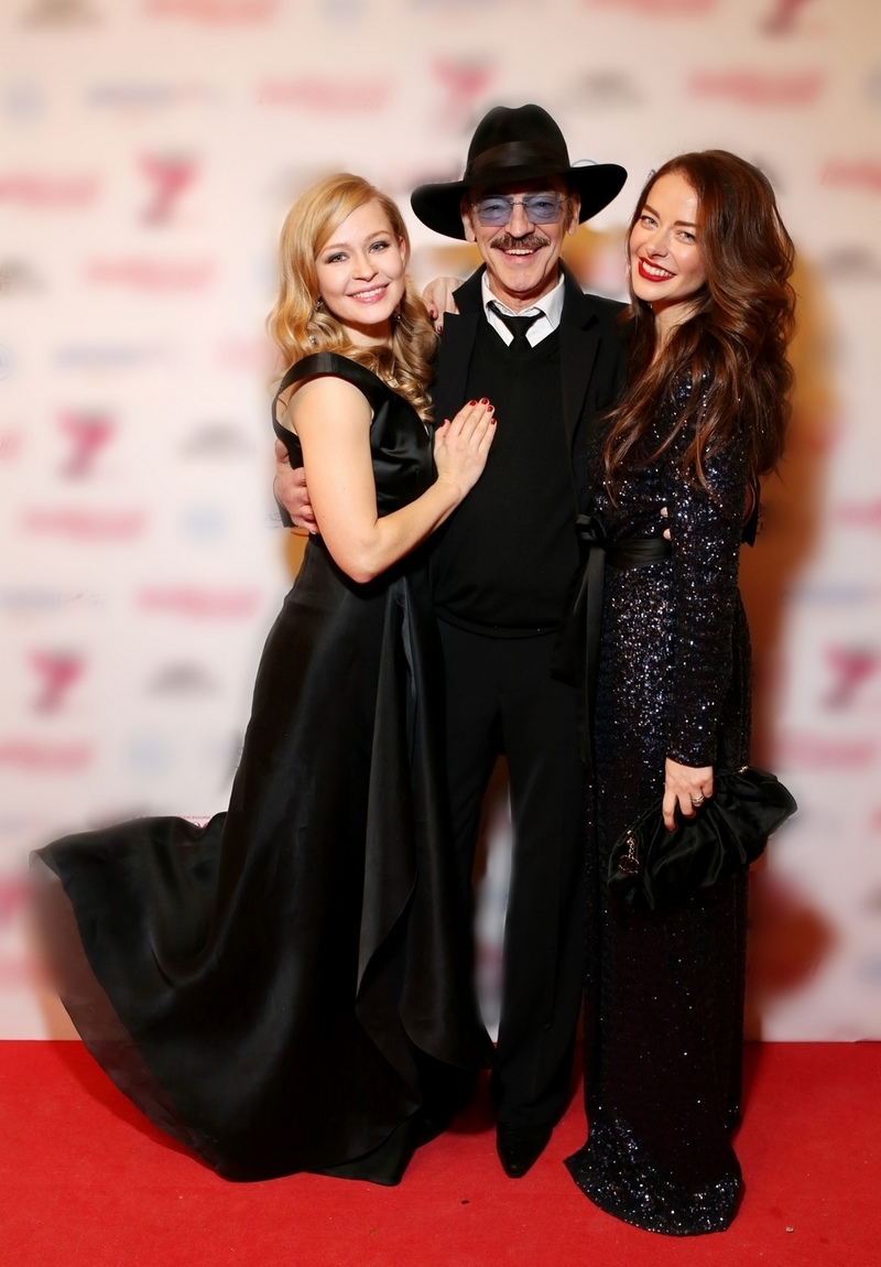 Михиал Боярский с актрисами Юлией Пересильд и Мариной Александровой