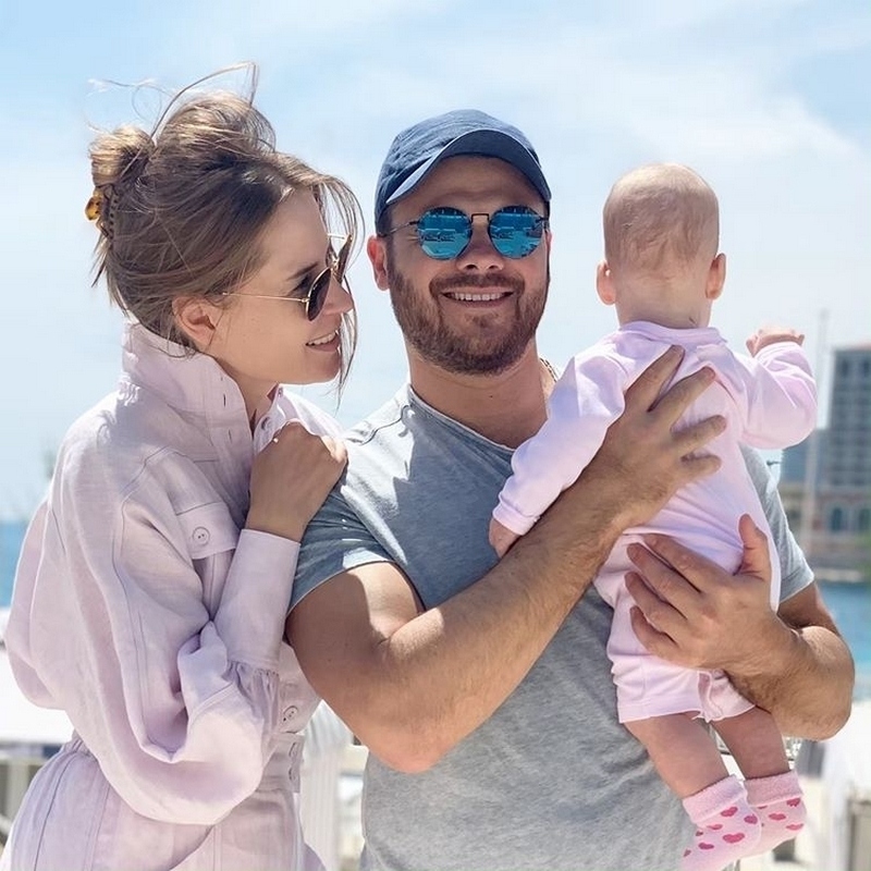 Алена Гаврилова и Эмин Агаларов с дочкой