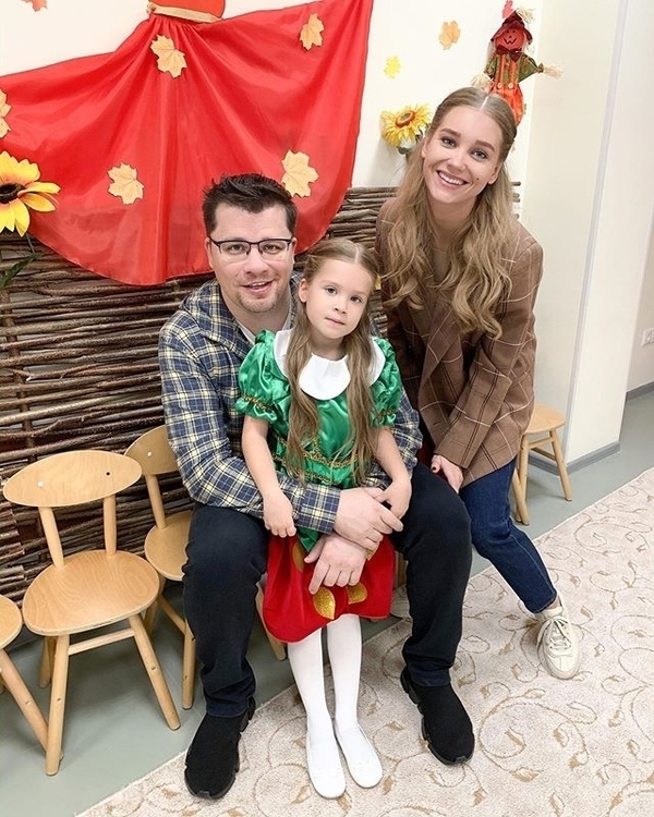 Кристина Асмус и Гарик Харламов с дочерью Анастасией