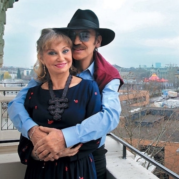 Михиал Боярский с супругой Ларисой Луппиан