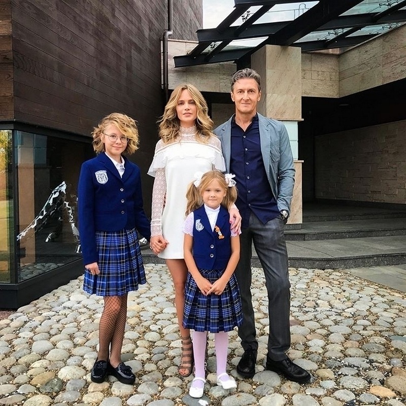 Глюкоза с мужем Александром Чистяковым и дочерьми Лидией и Верой