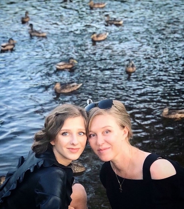 Лиза Арзамасова с мамой Юлией Арзамасовой