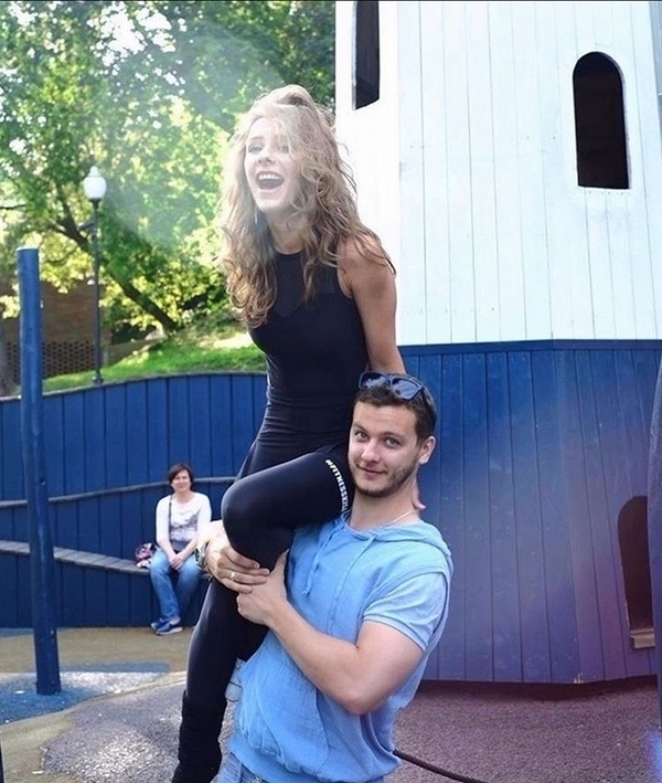 Лиза Арзамасова и актер Филипп Бледный