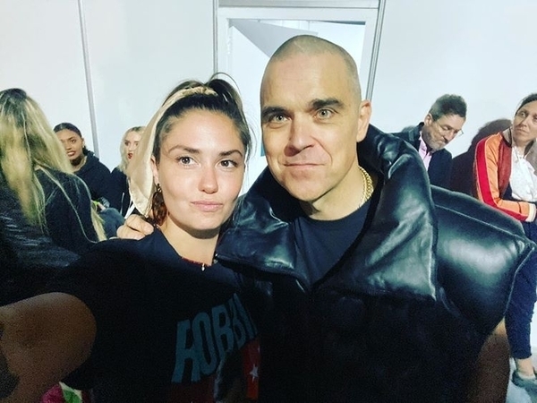 Агата Муцениеце и Робби Уильямс