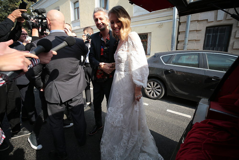 Роспись Ксении Собчак и Константина Богомолова в Грибоедовском ЗАГСе Москвы.