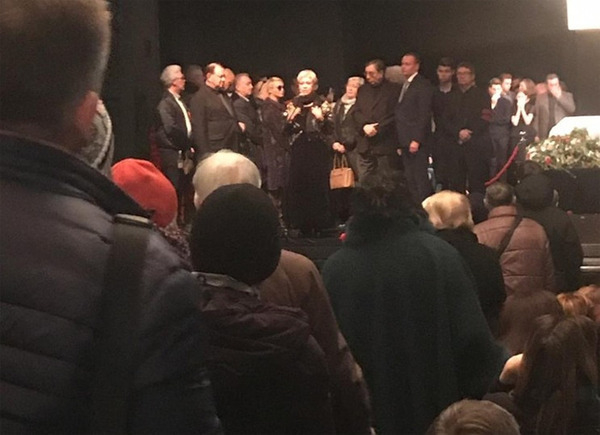 Коллеги провожают в последний путь Николая Караченцова