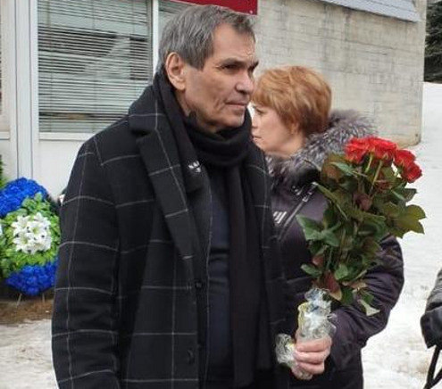 Прощание с Юлией Началовой. Бари Алибасов: "Она была талантливая, красивая и юная. Умирать такие не должны".