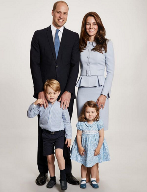 Последний - на данный момент - семейный портрет герцога и герцогини Кембриджских с сыном и дочерью