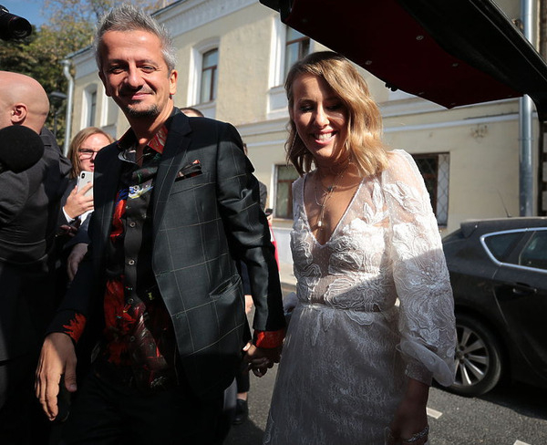 Роспись Ксении Собчак и Константина Богомолова в Грибоедовском ЗАГСе Москвы.