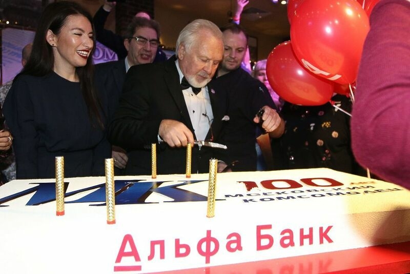 Огромный и очень вкусный торт в подарок