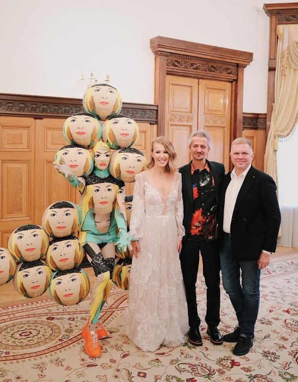 Роспись Ксении Собчак и Константина Богомолова в Грибоедовском ЗАГСе Москвы. Со свидетелями