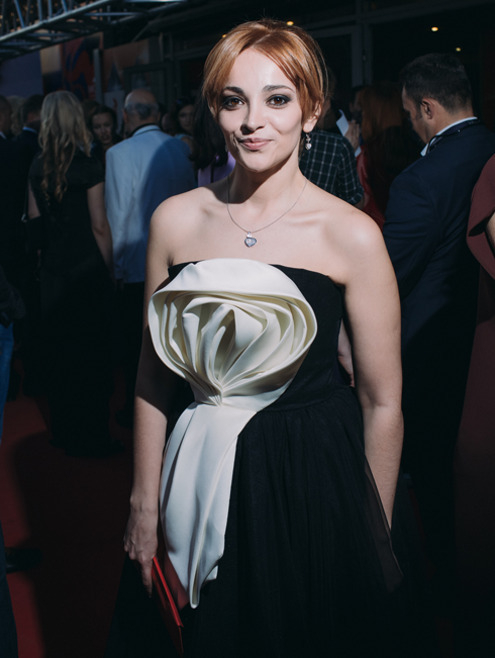 Теона Дольника – серьги и колье Chopard