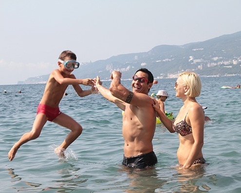 Стас Костюшкин с семьей