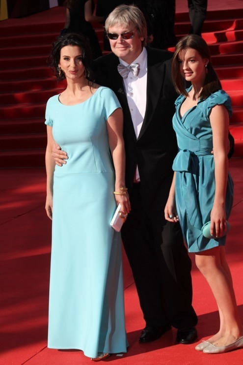 Екатерина и Александр Стриженовы с дочкой