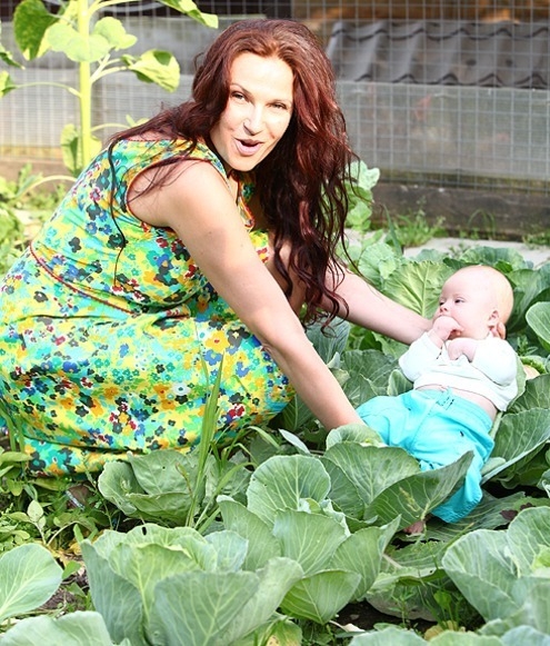 Эвелина Бледанс с сыном