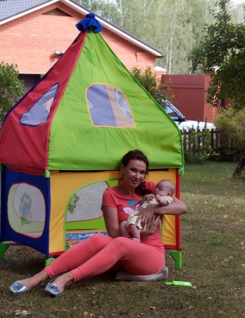 Эвелина Бледанс с сыном