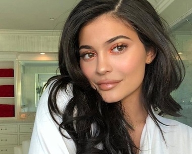 Пять бьюти-секретов Кайли Дженнер: как оставаться иконой в 2025-м
