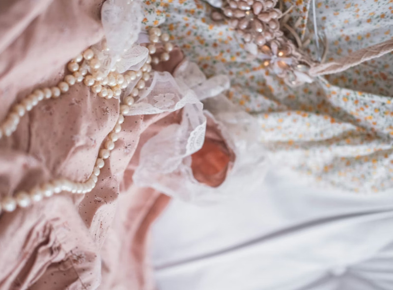 Инвестиция и&nbsp;стиль: 4 причины полюбить винтажную одежду и&nbsp;мебель