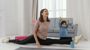 Как встроить спорт в жизнь работающей мамы и не бросить через неделю