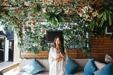 Природа в доме: как создать биофильный дизайн, который борется со стрессом и помогает работать