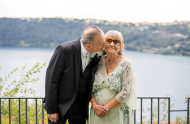 Осенний поцелуй: как убедить пожилую маму снова выйти замуж, зачем это ей и вам