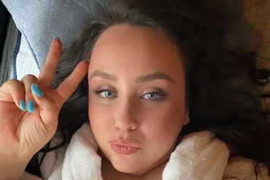 «Вес стал моей броней»: располневшая звезда «Букиных» оправдалась за пышные формы