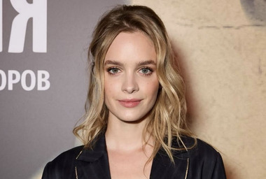 Анна Завтур