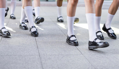 Туфли, кроссовки и сапоги: 5 моделей обуви, которые пригодятся в учебном году