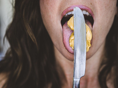 Масло масляное: стоит ли есть его ложками и как делать это без вреда для здоровья