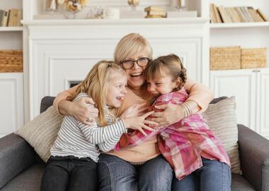 Бабушка по вызову: как быть, если ваши родители не желают нянчиться с внуками