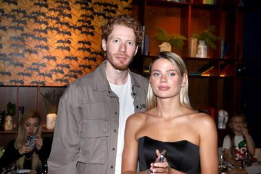 Алена Краснова вернулась в Москву, оставив больного Никиту Преснякова в США