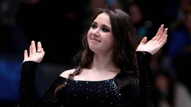 Камила Валиева замечена на романтической прогулке с хоккеистом Нестеровым