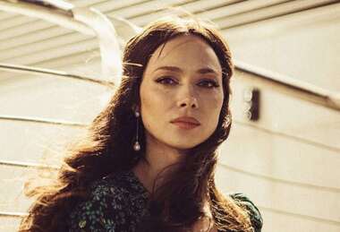 НАСТАСЬЯ САМБУРСКАЯ