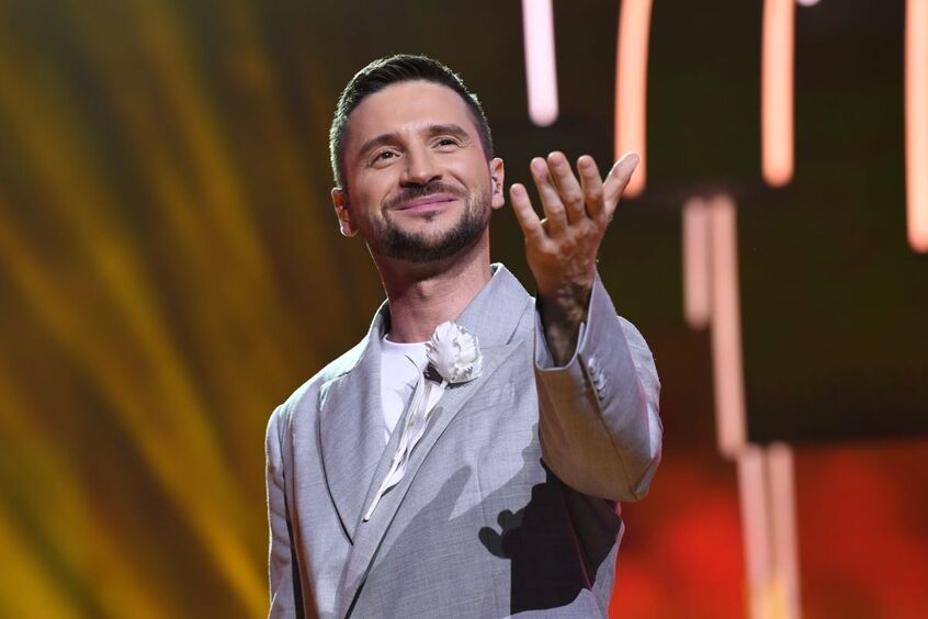 «Мне нельзя дарить такое»: Лазарева соблазнили «запрещенкой» в гостиничном номере