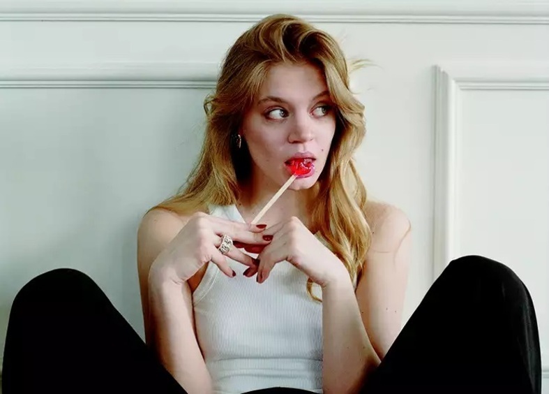 «Кто-то что-то сказал, а в меня это попало» — актриса Карина Александрова рассказала о буллинге и принятии себя