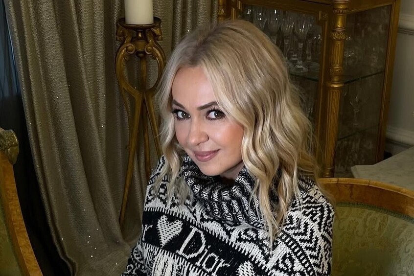 «Понятно, откуда у вас такие ноги»: фигура мамы Рудковской в купальнике произвела фурор в Сети