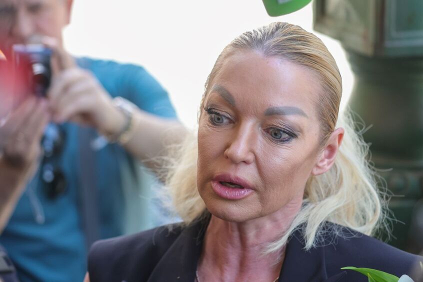 «Мне нужно гробу поклониться!»: Волочкова устроила истерику на похоронах Григоровича