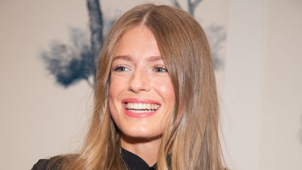 Софья Эрнст устроила свадебный перформанс в центре Москвы