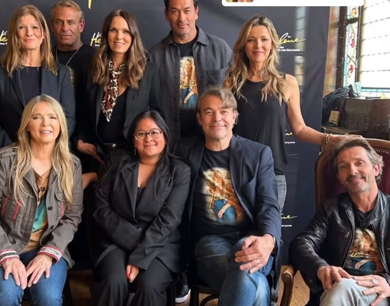 «Элен и ребята» воссоединились для фото много лет спустя