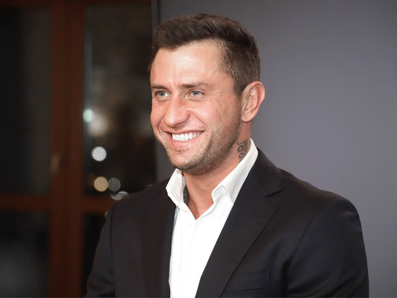 Павел Прилучный удивил поклонников серебряным зубом