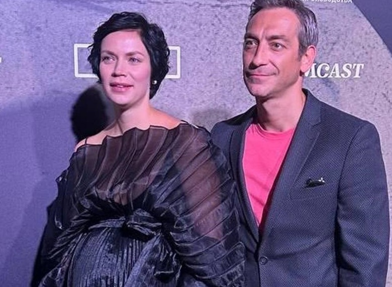 Артем Ткаченко впервые показал беременную жену на публике