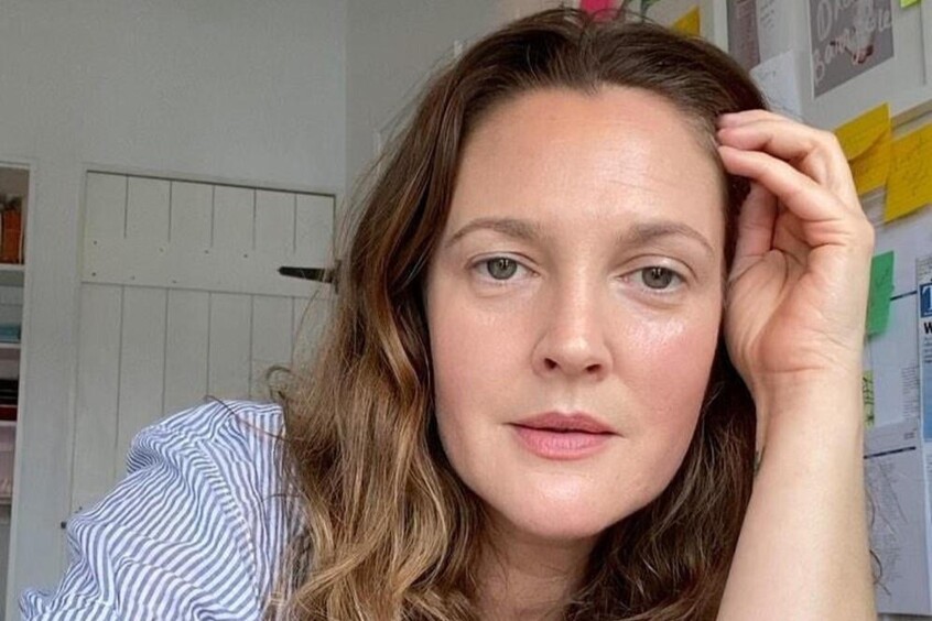 В «уколах красоты» не нуждается: 50-летняя Дрю Берримор предстала без макияжа