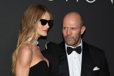 Куда только Стэйтем смотрит: в Сети обсуждают откровенные снимки пассии актера с молодым красавцем