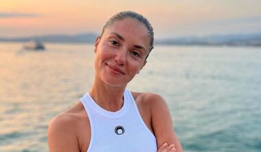 Агата Муцениеце с Мией наслаждаются деревенским отдыхом