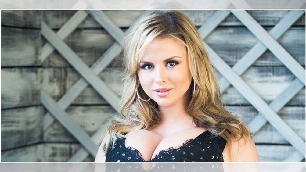 Анна Семенович заявила, что гордится своей грудью