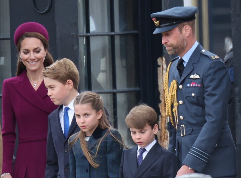 Кейт Миддлтон и принц Уильям с детьми
