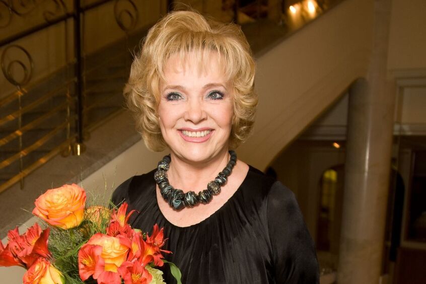 «Приехала с молодым мужчиной»: стало известно о тайной свадьбе 82-летней Екатерины Шавриной