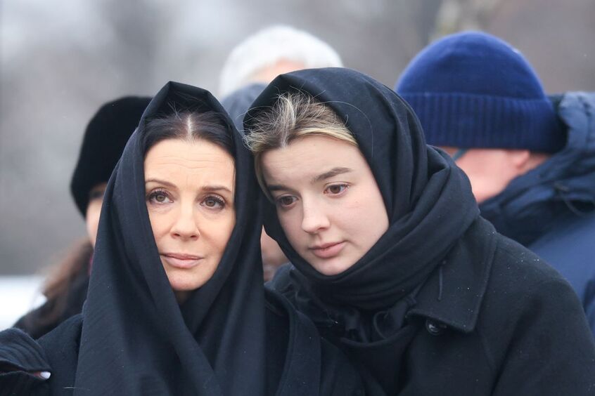 «Наша жизнь остановилась»: Стриженова тяжело переживает семейную трагедию