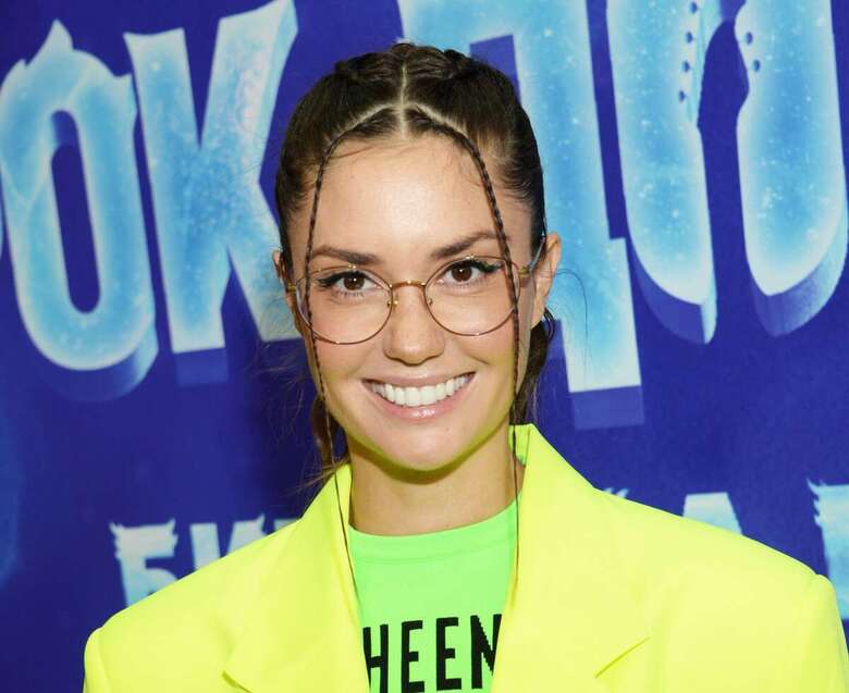 АГАТА МУЦЕНИЕЦЕ